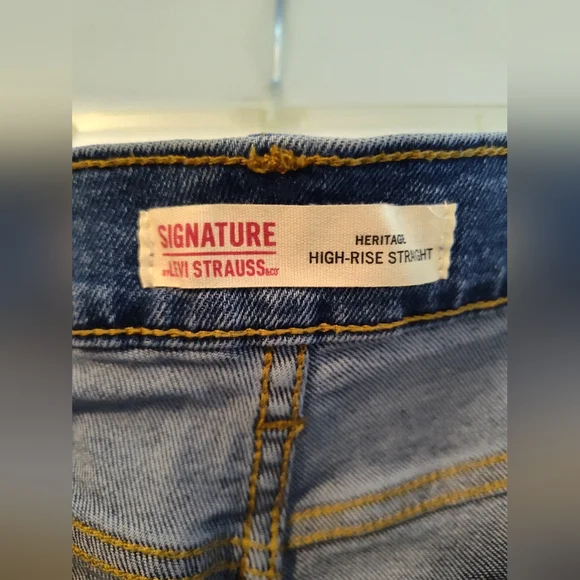 Levi's Light Blue Denim Jeans - Picture 4 of 11